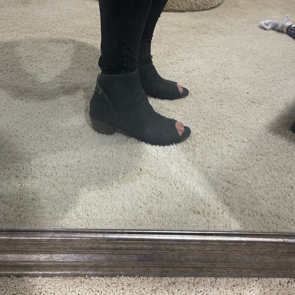 Distressed bootie - Picture 4 of 8